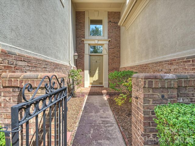 8929 Challis Hill Lane, Charlotte, NC 28226