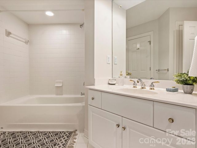 8929 Challis Hill Lane, Charlotte, NC 28226