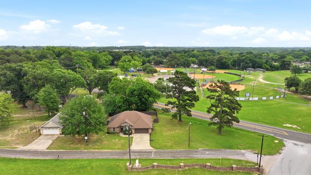 605 Penny Lane, Lindale, TX 75771