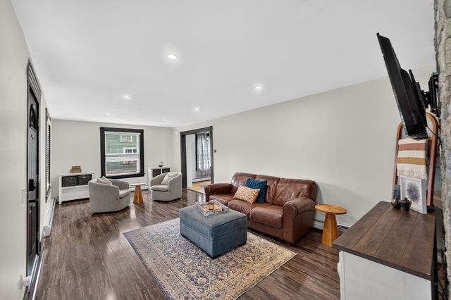 58 Grove St, Lynnfield, MA 01940