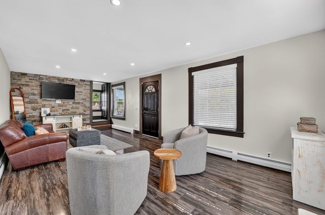 58 Grove St, Lynnfield, MA 01940
