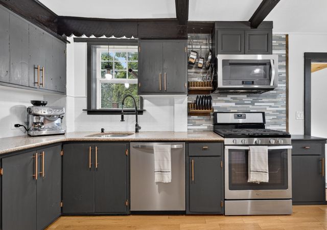 58 Grove St, Lynnfield, MA 01940