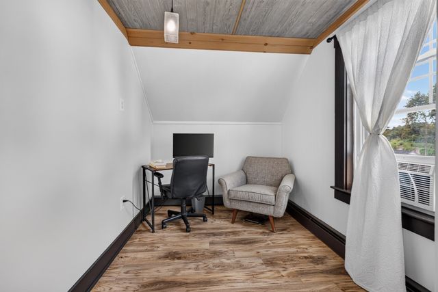 58 Grove St, Lynnfield, MA 01940