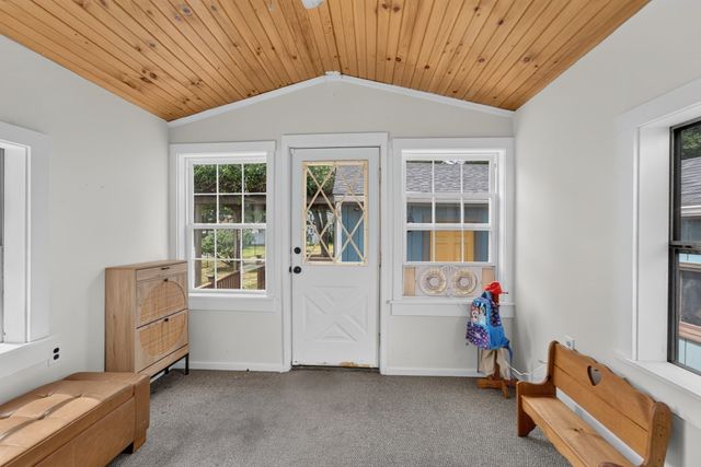 58 Grove St, Lynnfield, MA 01940