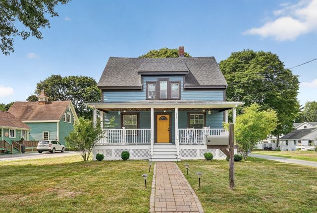 58 Grove St, Lynnfield, MA 01940