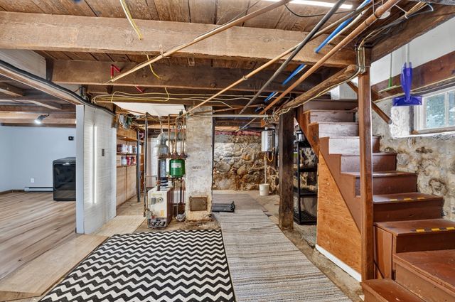 58 Grove St, Lynnfield, MA 01940