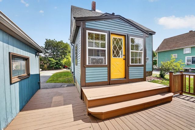 58 Grove St, Lynnfield, MA 01940