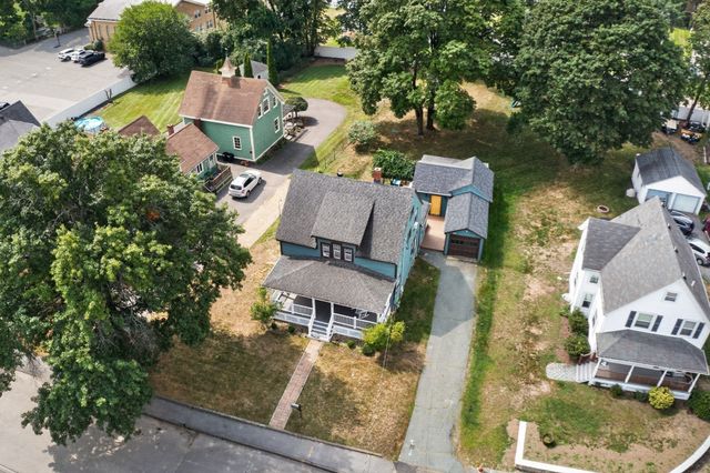 58 Grove St, Lynnfield, MA 01940