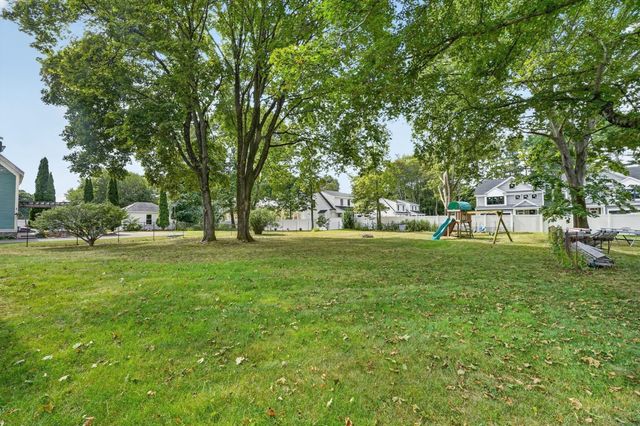 58 Grove St, Lynnfield, MA 01940