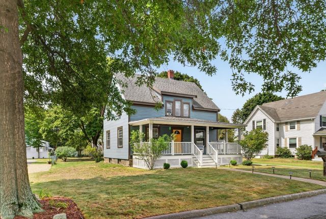 58 Grove St, Lynnfield, MA 01940
