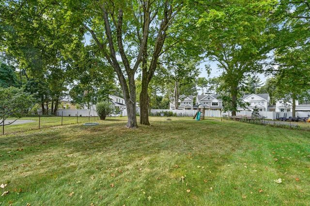 58 Grove St, Lynnfield, MA 01940