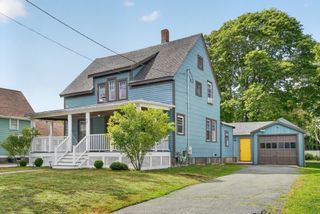 58 Grove St, Lynnfield, MA 01940