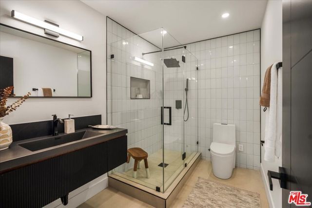 3873 Royal Woods Drive, Sherman Oaks, CA 91403