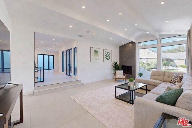 3873 Royal Woods Drive, Sherman Oaks, CA 91403