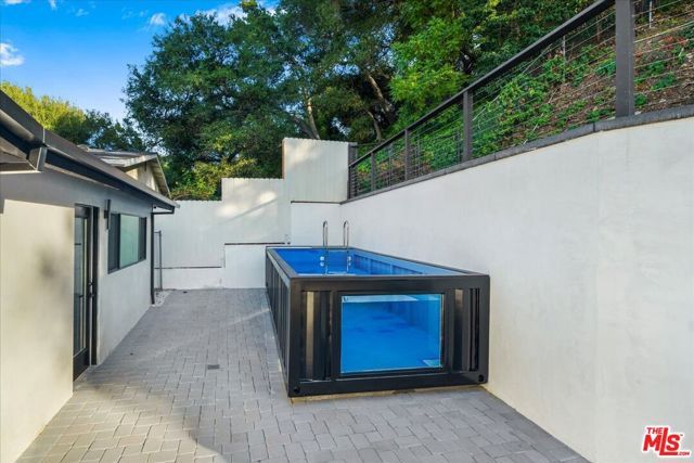 3873 Royal Woods Drive, Sherman Oaks, CA 91403