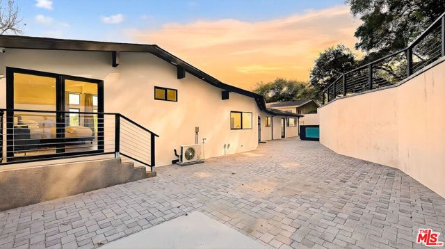 3873 Royal Woods Drive, Sherman Oaks, CA 91403