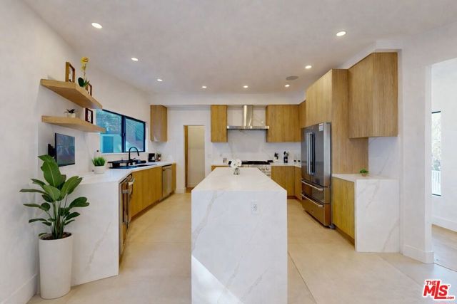 3873 Royal Woods Drive, Sherman Oaks, CA 91403