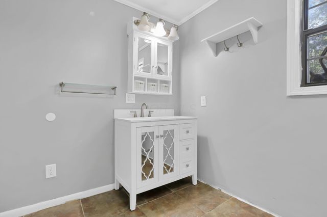 852 Wallace Road, Little Hocking, OH 45742