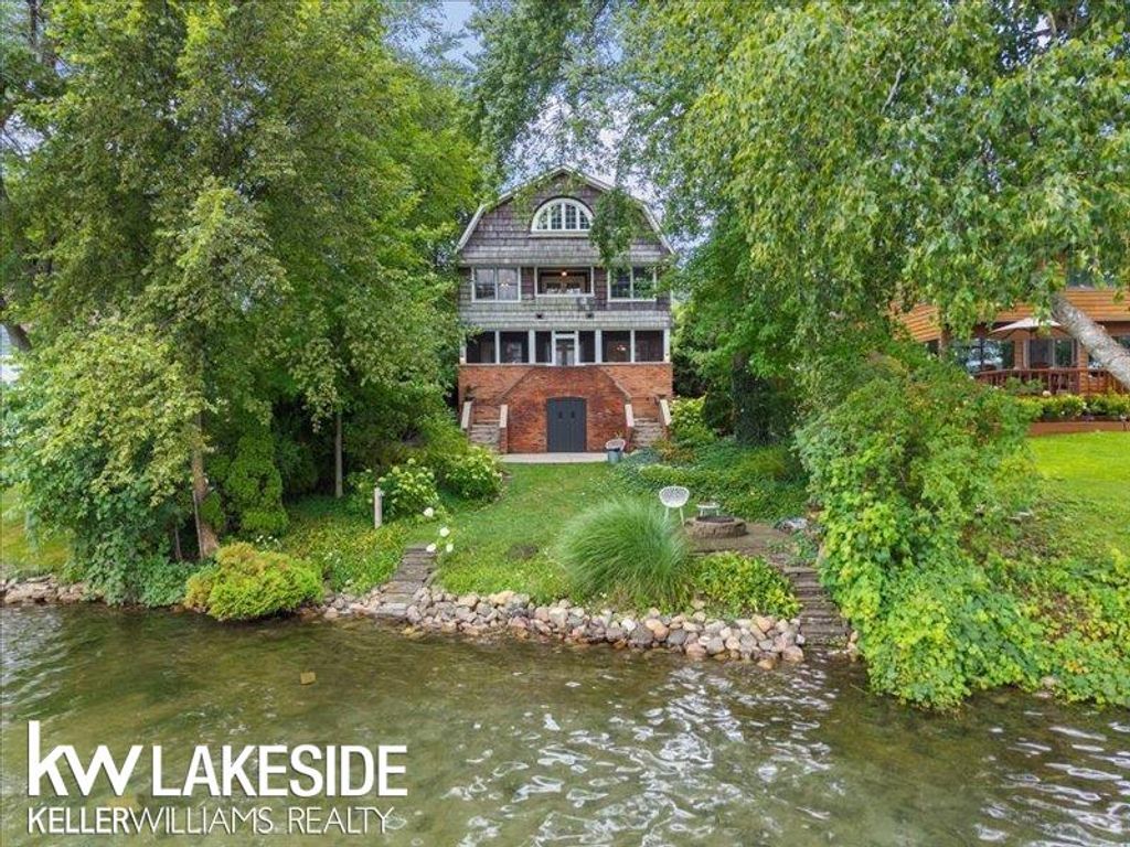 6420 COMMERCE Road, West Bloomfield Twp, MI 48324