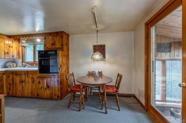 207 Horton Lane, Port Ewen, NY 12429