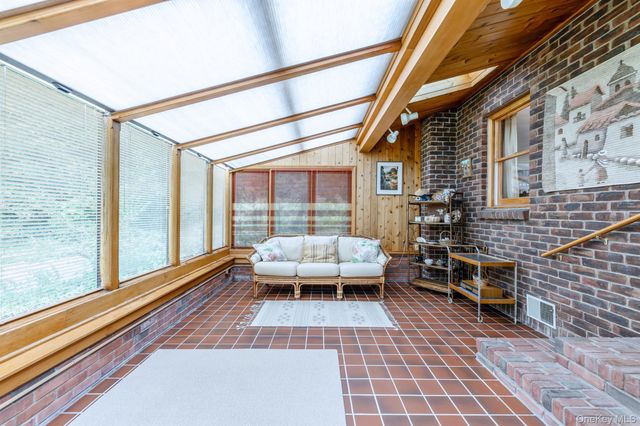 207 Horton Lane, Port Ewen, NY 12429
