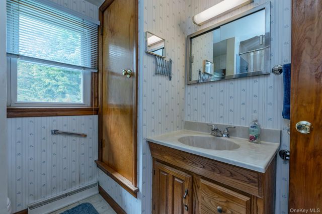 207 Horton Lane, Port Ewen, NY 12429