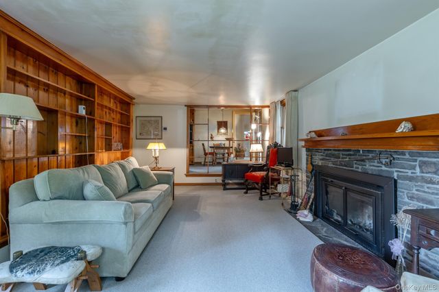 207 Horton Lane, Port Ewen, NY 12429