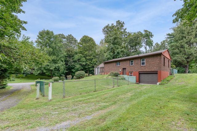 207 Horton Lane, Port Ewen, NY 12429