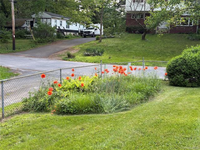 207 Horton Lane, Port Ewen, NY 12429