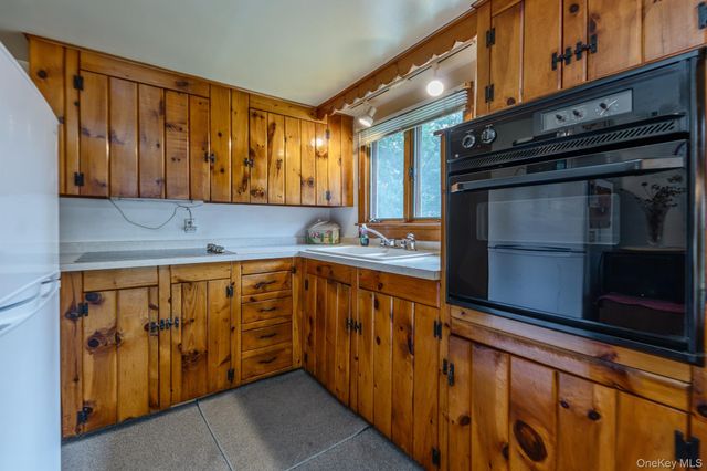 207 Horton Lane, Port Ewen, NY 12429
