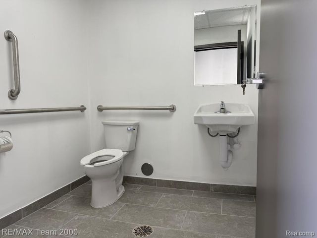 13635 Northline Road, Southgate, MI 48195