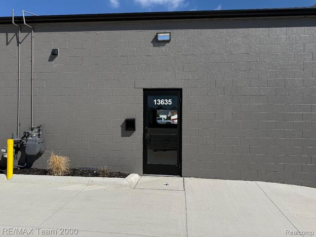 13635 Northline Road, Southgate, MI 48195