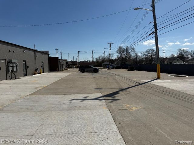 13635 Northline Road, Southgate, MI 48195