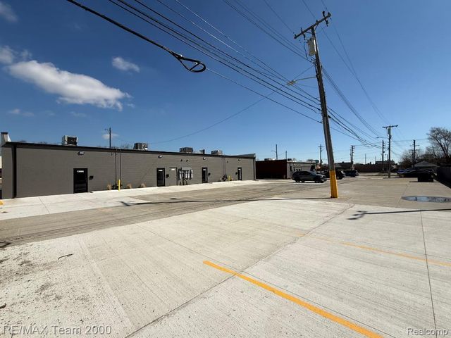13635 Northline Road, Southgate, MI 48195