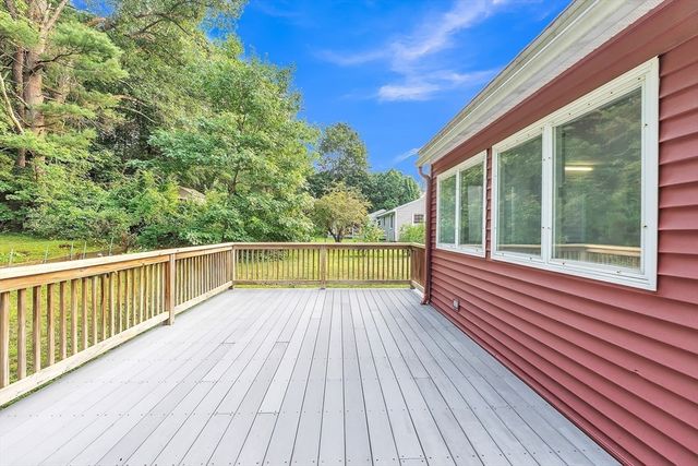 105 Wyoming Dr, Holden, MA 01520