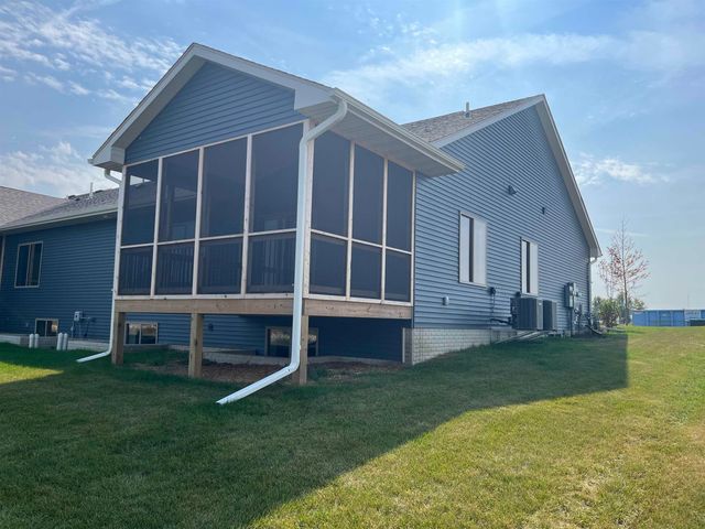 1789-8 Golf Course Boulevard, Independence, IA 50644