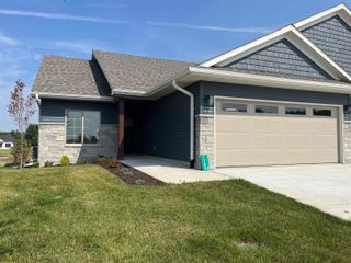 1789-8 Golf Course Boulevard, Independence, IA 50644