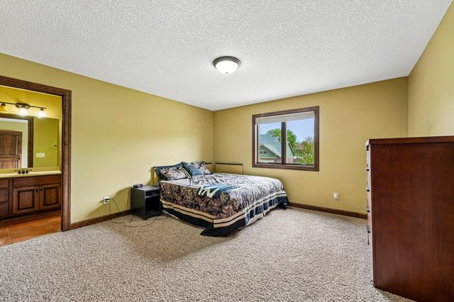 18658 Ponderosa Court, Eden Prairie, MN 55347