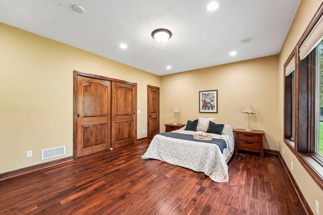 18658 Ponderosa Court, Eden Prairie, MN 55347