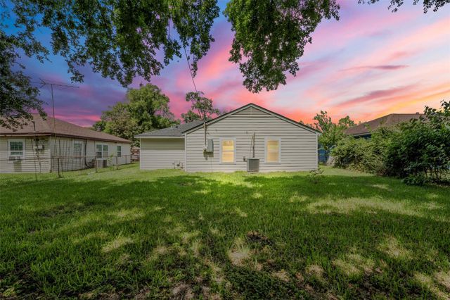 2616 Windsor Lane, Pasadena, TX 77506