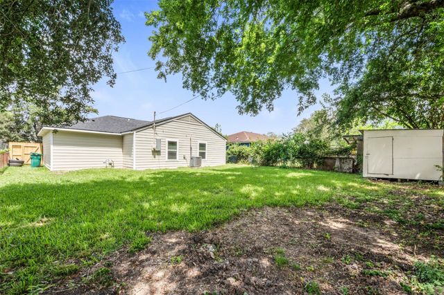 2616 Windsor Lane, Pasadena, TX 77506