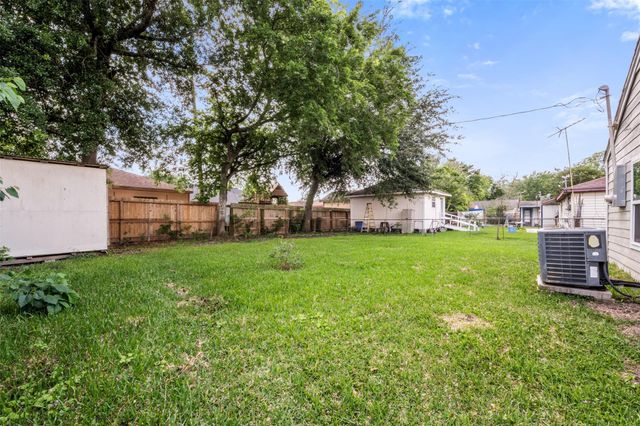 2616 Windsor Lane, Pasadena, TX 77506