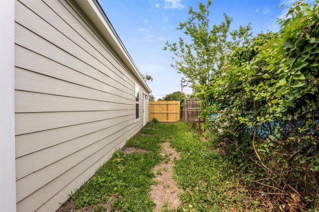 2616 Windsor Lane, Pasadena, TX 77506