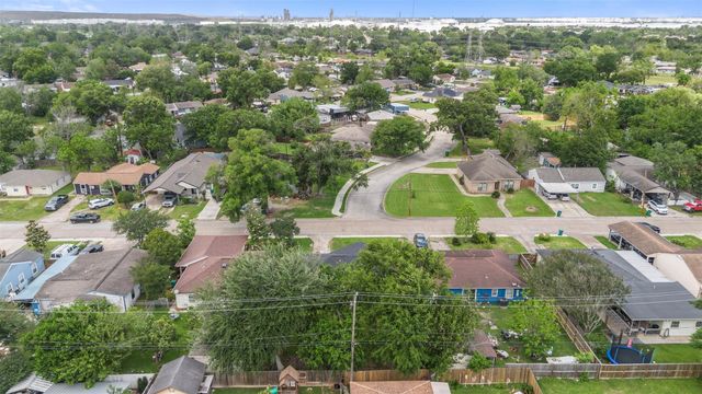 2616 Windsor Lane, Pasadena, TX 77506