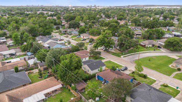 2616 Windsor Lane, Pasadena, TX 77506