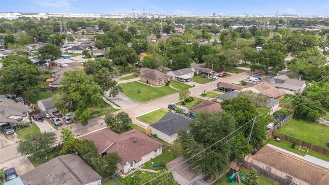 2616 Windsor Lane, Pasadena, TX 77506