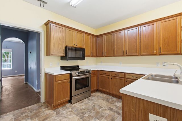 2646 Churchill Dr, Thompsons Station, TN 37179