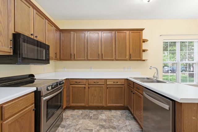 2646 Churchill Dr, Thompsons Station, TN 37179