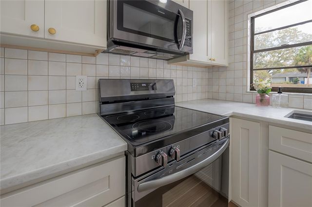 4709 GLENAIRE COURT, Tampa, FL 33624