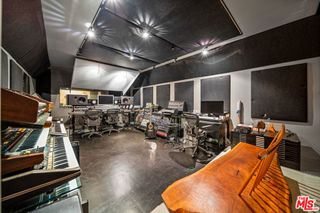 816 Seward Street, Los Angeles, CA 90038